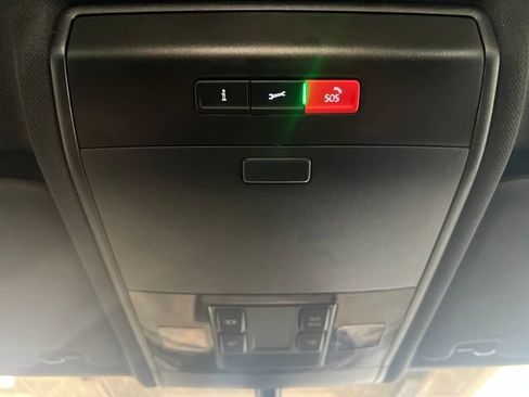 Used 2023 Volkswagen Atlas Cross Sport SE FWD image 17