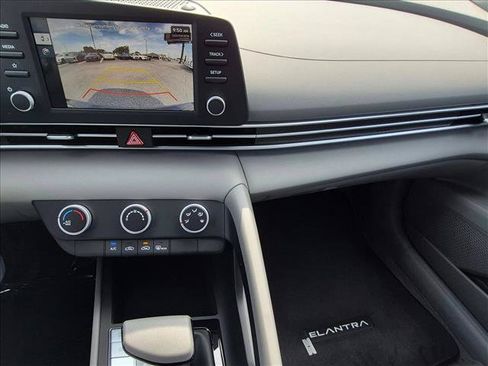 New 2026 Hyundai Elantra SE FWD image 10