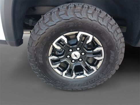 Used 2025 Chevrolet Silverado 1500 ZR2 w/ Technology Package image 10