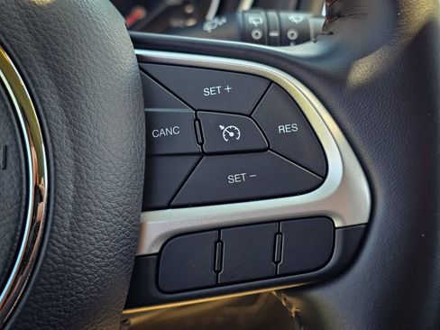 Used 2020 Jeep Compass Latitude AWD/4WD image 18
