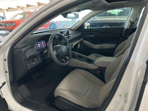 Used 2025 Honda Accord SE image 7