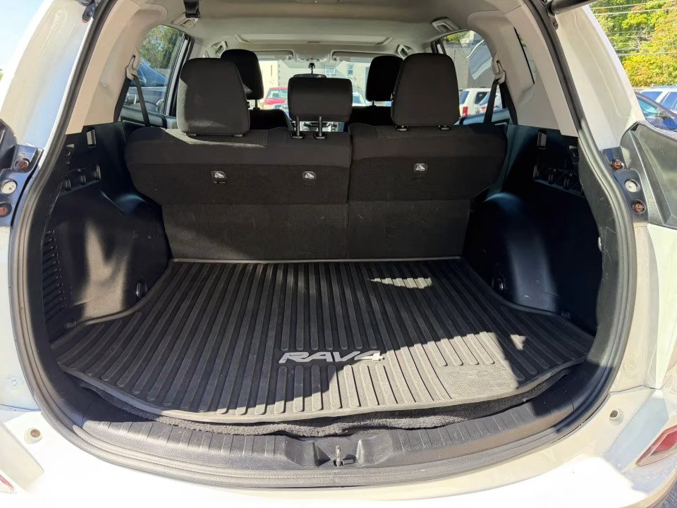 Used 2016 Toyota RAV4 XLE AWD/4WD image 16