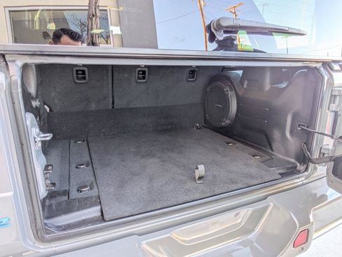Used 2022 Jeep Wrangler Unlimited Sahara AWD/4WD image 16