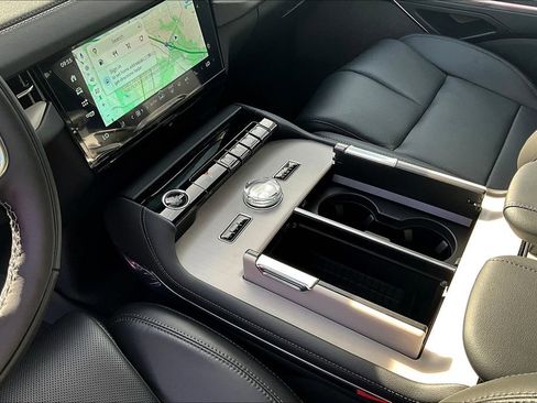 New 2025 Lincoln Navigator Reserve image 8