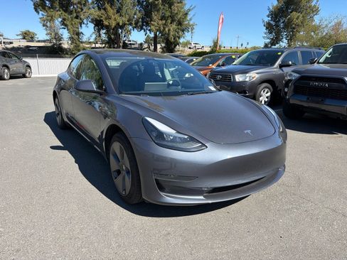 Used 2023 Tesla Model 3 Standard Range RWD image 1