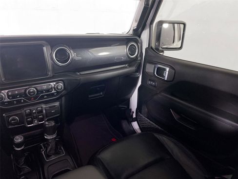 Used 2021 Jeep Wrangler Unlimited Sahara AWD/4WD image 24