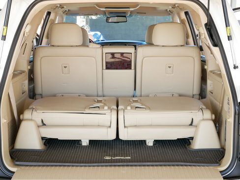 Used 2010 Lexus LX 570 4WD image 29