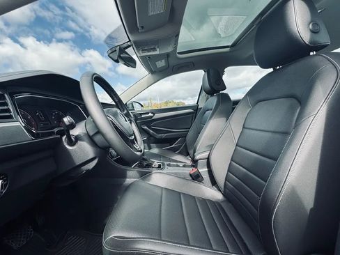 Used 2021 Volkswagen Jetta SE image 8