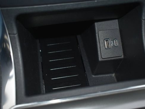 Used 2024 Ford Edge Titanium image 29