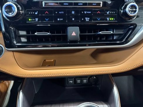 Used 2020 Toyota Highlander Platinum AWD/4WD image 22