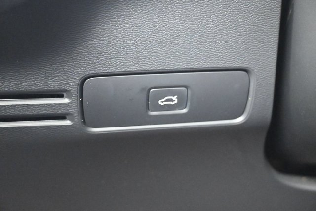 Used 2023 Volvo XC40 B4 Ultimate FWD image 24