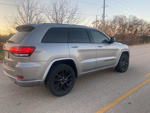 Used 2019 Jeep Grand Cherokee Altitude image 5