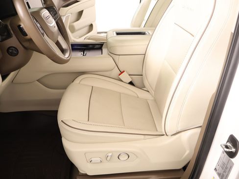 Used 2024 GMC Yukon Denali AWD/4WD image 11