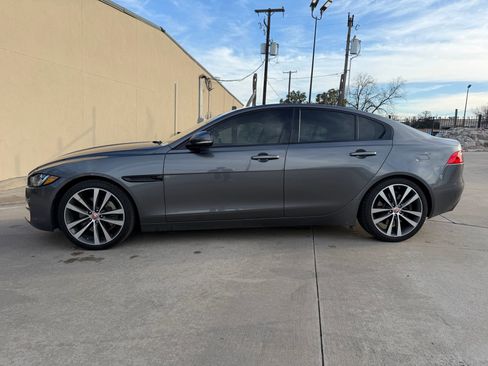 Used 2017 Jaguar XE Prestige image 2