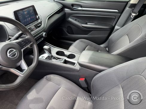Used 2022 Nissan Altima 2.5 SV FWD image 14