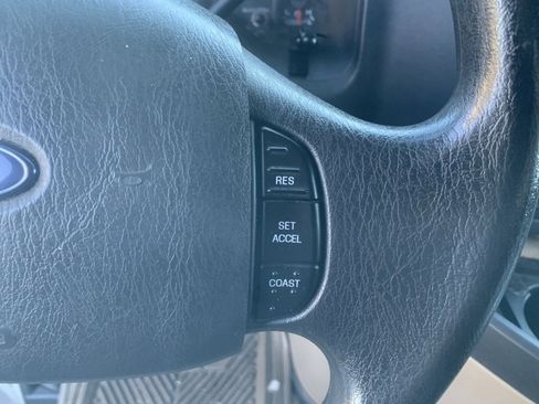 Used 2009 Ford E-350 and Econoline 350 Extended Wagon Super Duty image 17