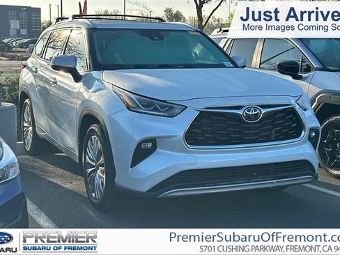 Used 2022 Toyota Highlander Platinum image 1