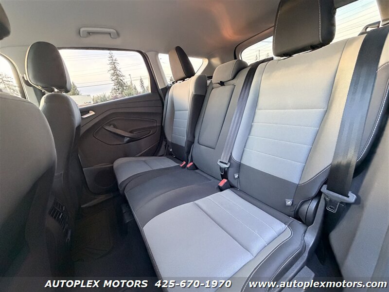 Used 2016 Ford Escape SE w/ Equipment Group 201A AWD/4WD image 18