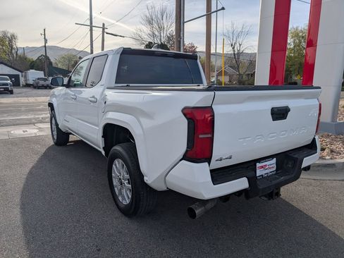 Used 2025 Toyota Tacoma SR5 AWD/4WD image 8