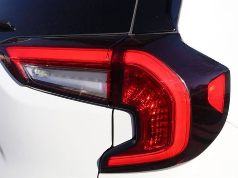 Used 2024 GMC Terrain SLE image 28