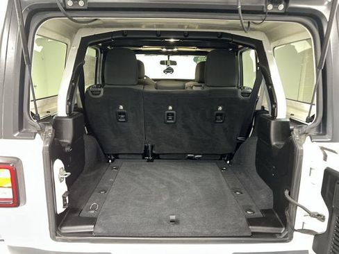 Used 2019 Jeep Wrangler Unlimited Sahara AWD/4WD image 25