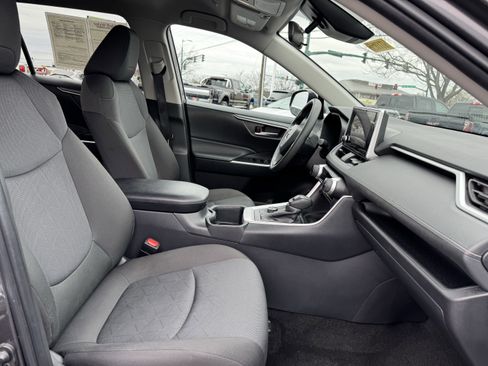 Used 2025 Toyota RAV4 XLE image 36