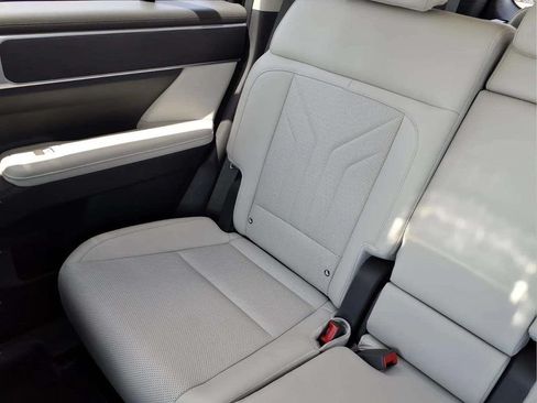 Used 2025 Hyundai Santa Fe SEL FWD image 15