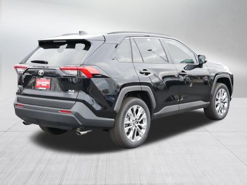Certified 2025 Toyota RAV4 XLE Premium image 7