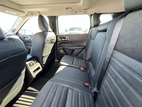 New 2026 Mitsubishi Outlander SE FWD image 12