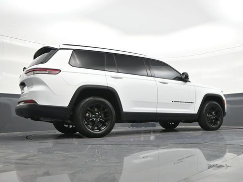 Used 2024 Jeep Grand Cherokee L Altitude AWD/4WD image 32