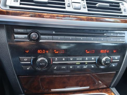 Used 2014 BMW 750Li xDrive AWD/4WD image 27