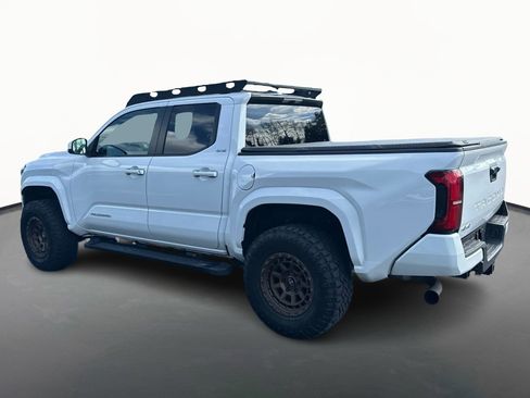 Used 2024 Toyota Tacoma SR5 AWD/4WD image 5
