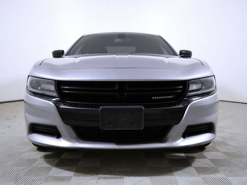 Used 2018 Dodge Charger SXT w/ Blacktop Package RWD image 5