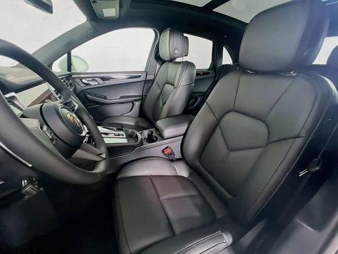 New 2026 Porsche Macan image 5