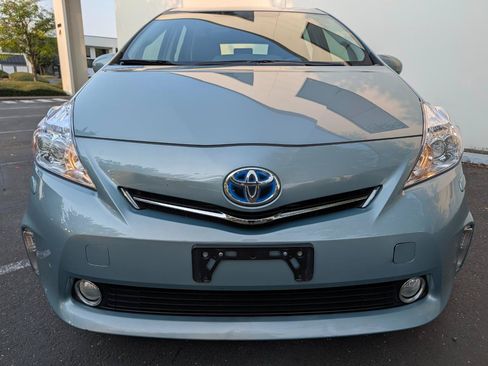 Used 2014 Toyota Prius V Five FWD image 2