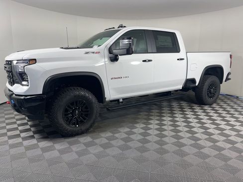 New 2026 Chevrolet Silverado 2500 ZR2 AWD/4WD image 2
