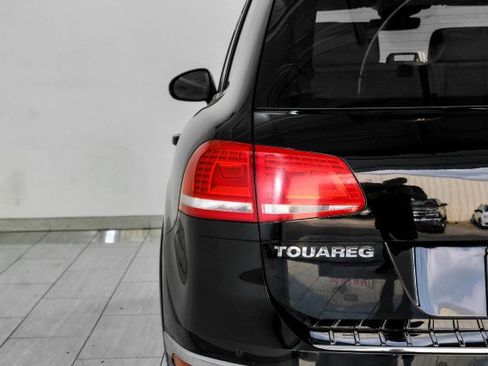 Used 2017 Volkswagen Touareg Executive AWD/4WD image 51