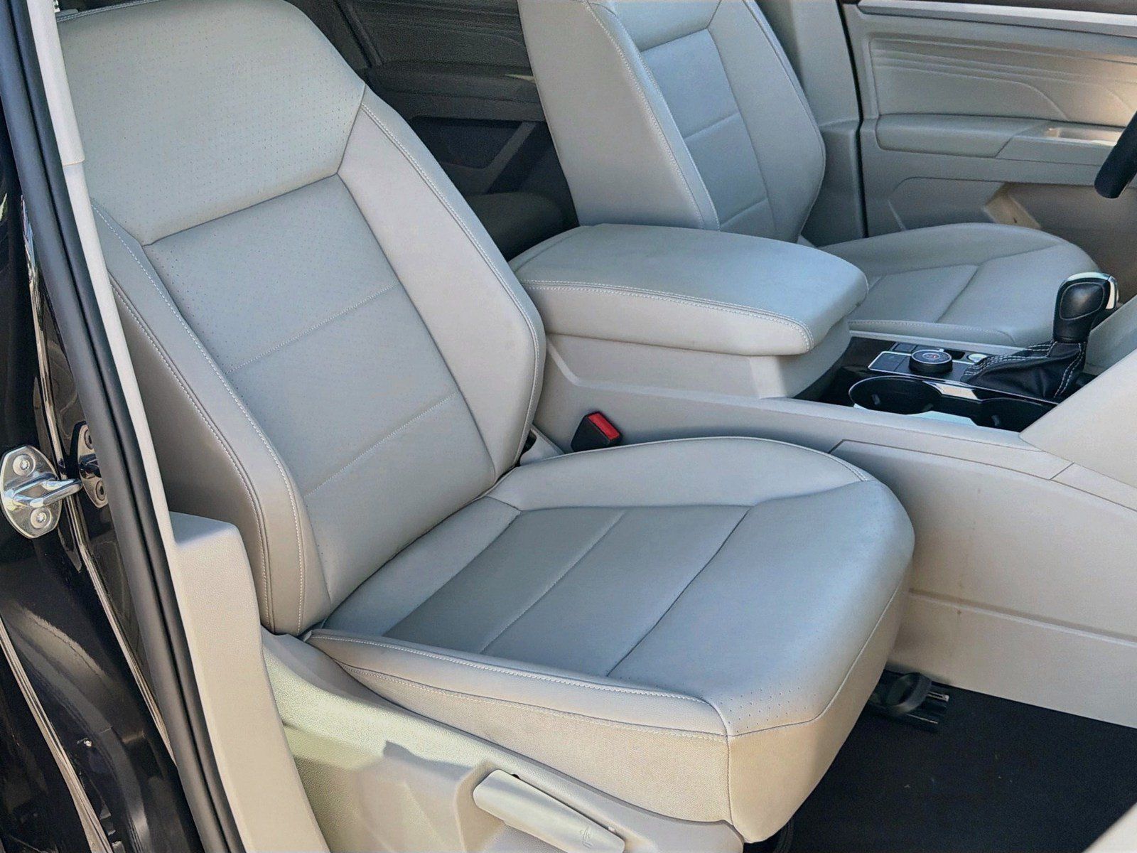 Used 2023 Volkswagen Atlas SE w/ Panoramic Sunroof Package AWD/4WD image 26