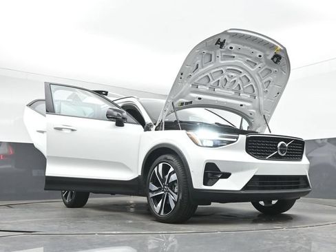 Used 2023 Volvo XC40 B5 Ultimate w/ Protection Package Premier AWD/4WD image 54
