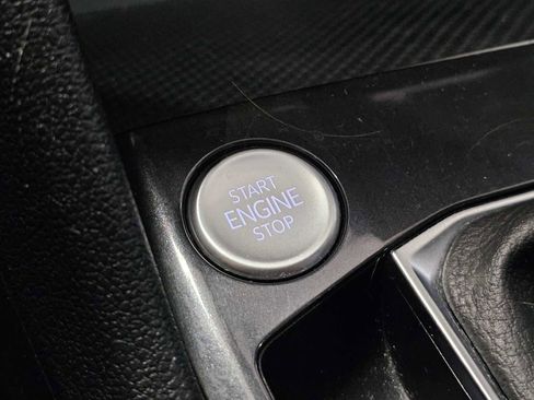 Used 2022 Volkswagen Tiguan S image 37