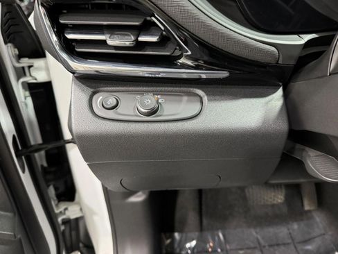 Used 2024 Buick Envista Sport Touring w/ Convenience I Package image 27