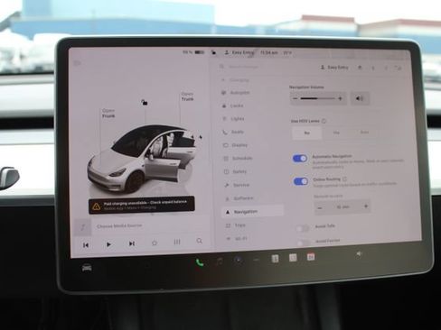 Used 2022 Tesla Model Y Long Range AWD/4WD image 21