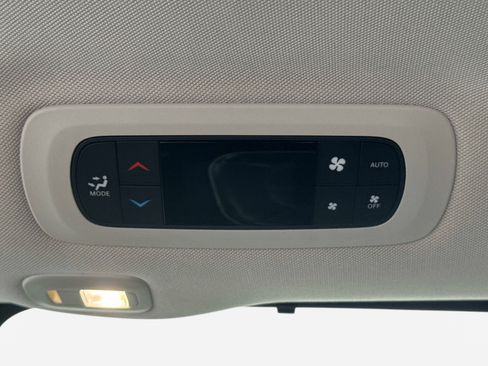 Used 2022 Chrysler Pacifica Limited image 18