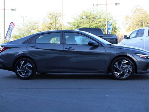 Used 2025 Hyundai Elantra Sport FWD image 5