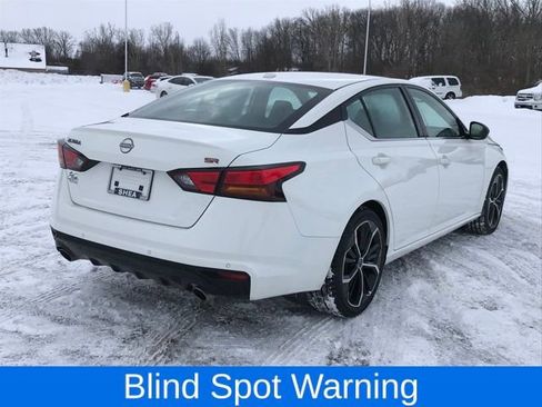Used 2024 Nissan Altima 2.5 SR image 3