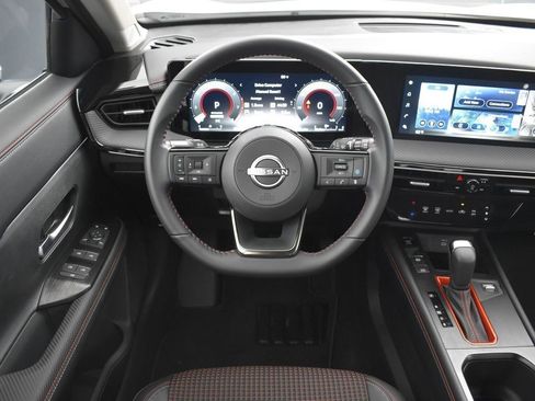 New 2025 Nissan Kicks SR image 13