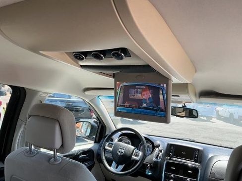 Used 2013 Dodge Grand Caravan SXT w/ UConnect Hands-Free Group image 14