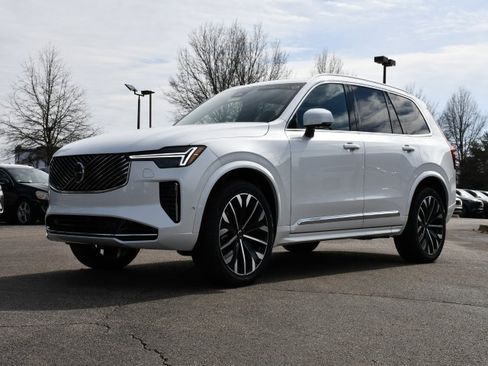 Certified 2025 Volvo XC90 B6 Plus image 3