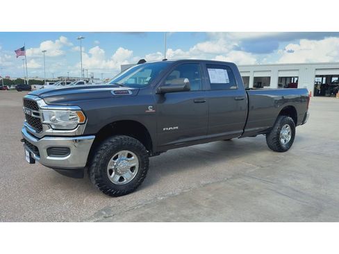 Used 2022 RAM 2500 Tradesman w/ Chrome Appearance Group AWD/4WD image 4