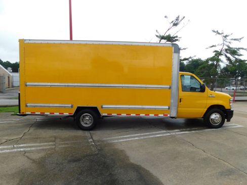 Used 2021 Ford E-350 and Econoline 350 Super Duty image 2